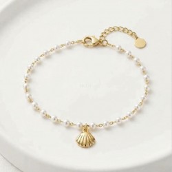 Pulseira pérolas pendente concha 